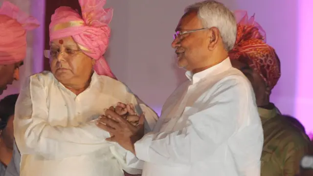 பிகார் தேர்தல்களம் : சாதி சமன்பாடுகளுக்கும், பாஜகவின் இந்துத்துவ கொள்கைக்கும் இடையே மோதல்