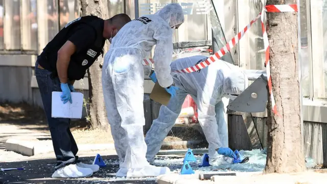 รถพุ่งชนป้ายรถเมล์