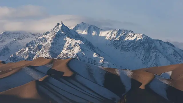 کوه‌های پر از برف افغانستان