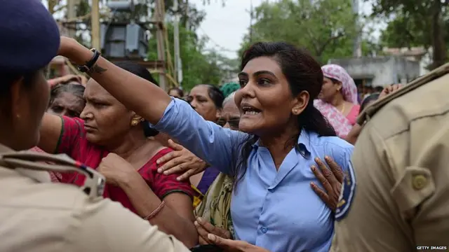 ਸਰਕਾਰ ਅਨੁਸਾਰ ਦਲਿਤ ਸ਼ਬਦ ਦੀ ਵਰਤੋਂ ਸੰਵਿਧਾਨ ਵਿੱਚ ਨਹੀਂ ਹੈ ਇਸ ਲਈ ਇਸਦਾ ਇਸਤੇਮਾਲ ਨਹੀਂ ਹੋਣਾ ਚਾਹੀਦਾ