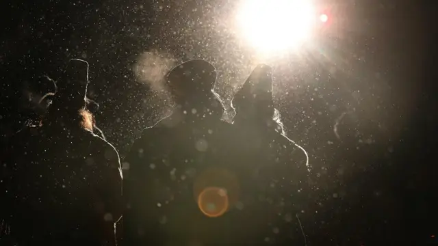 Una presentación de la Natividad que muestra a los tres Reyes Magos guiados por la Estrella de Belén.