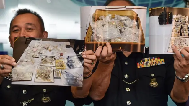 permata yang disita dari kediaman Najib Razak