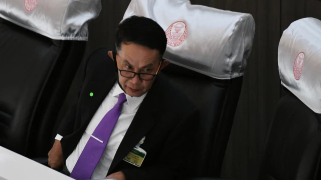 พล.อ. ปรีชา จันทร์โอชา ส.ว. แสดงความไม่พอใจที่ถูกอภิปรายพาดพิง