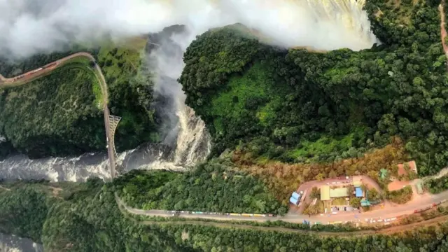 Image de drone des chutes Victoria