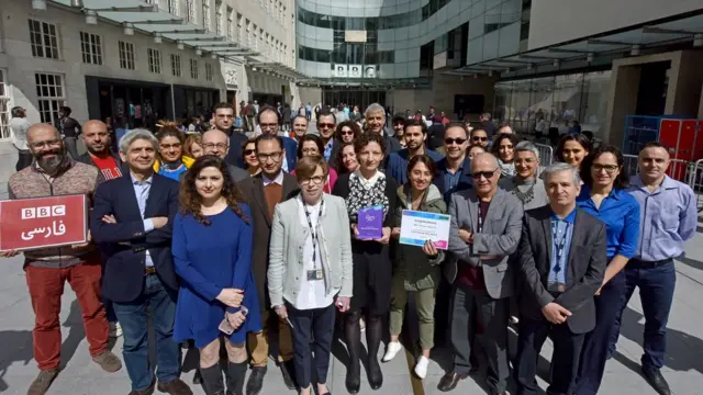 گروهی از کارکنان بخش فارسی سرویس جهانی بی بی سی