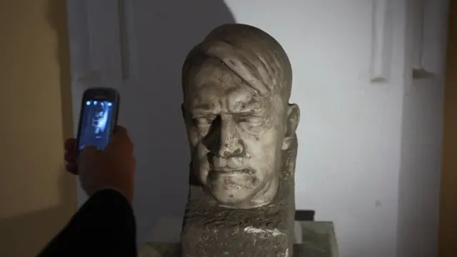 Бюст Гітлера