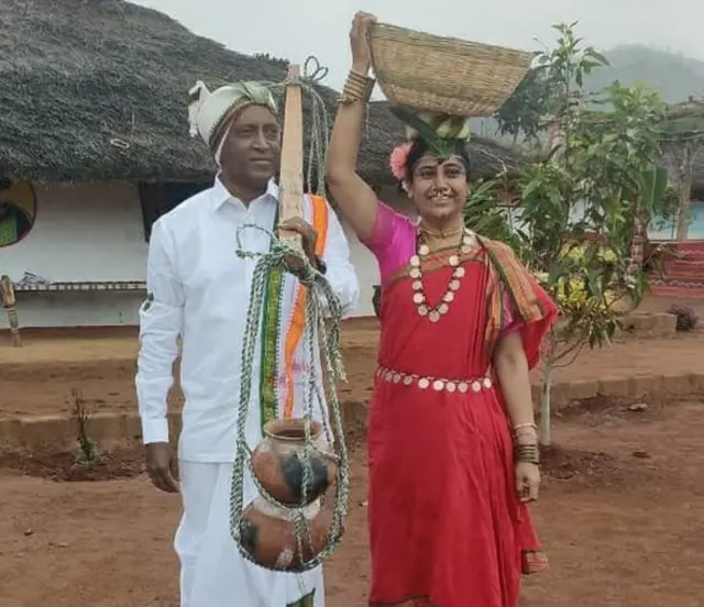 గిరిజనుల వేషధారణ