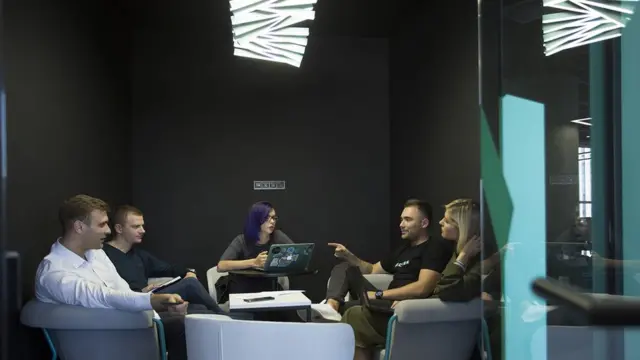 Hacken белое и черное