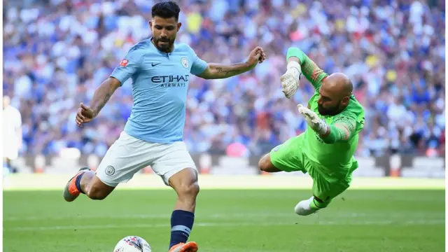 Aguero fẹ gba bọọlu wole