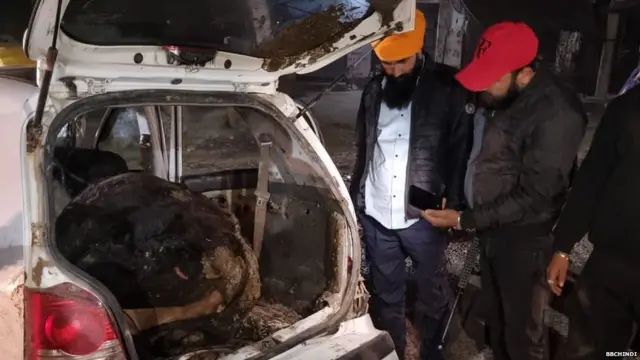 ਕਥਿਤ ਗਊ ਰੱਖਿਅਕਾਂ ਦਾ ਦਾਅਵਾ ਹੈ ਕਿ ਵਾਰਿਸ, ਨਫੀਸ ਅਤੇ ਸ਼ੌਕੀਨ ਇੱਕ ਸੈਂਟਰੋ ਕਾਰ ਵਿੱਚ ਗਊ ਵੰਸ਼ ਨੂੰ ਲੈ ਕੇ ਜਾ ਰਹੇ ਸਨ