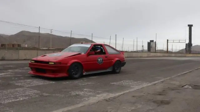 Kantt s'entraîne avec une Toyota Corolla spéciale