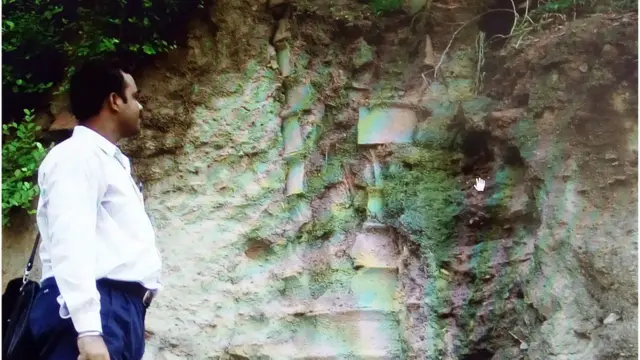 नार्दन ब्लैक पॉलिश्ड पीरियड (800 से 200 बीसी) में रिंग वेल के साक्ष्य राजघाट उत्खनन में मिलते हैं.