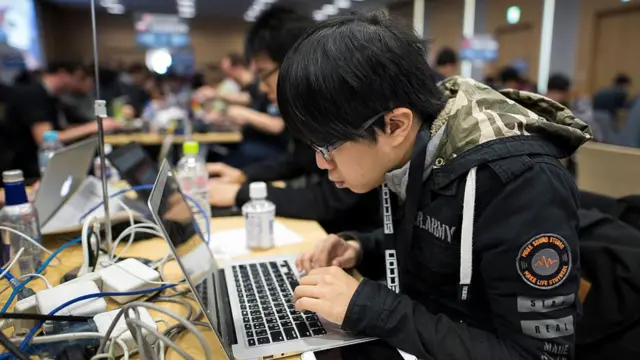 Хакер на соревновании хакеров в хакерском искусстве