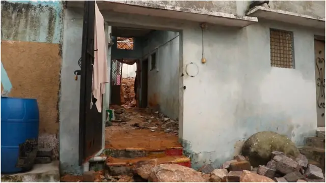 కూలిన ఇల్లు