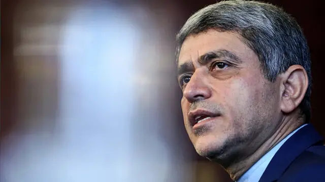 وزیر اقتصاد گفته اگر در سال های اخیر به جای پرداخت یارانه نقدی، سالی ۴۰ هزار تومان در زیر ساخت های کشور سرمایه گذاری می شد "امروز وضعیت مناسبی داشتیم و مردم رضایت داشتند و پولمان را امروز تباه نمی کردیم. آیا یک انسان مسلمان و عاقل با منابع خودش اینگونه رفتار می کند."