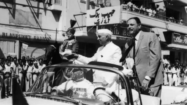 જવાહરલાલ નહેરુ 1960માં સિંધુ જળસંધિ પર હસ્તાક્ષર કરવા કરાચી ગયા હતા