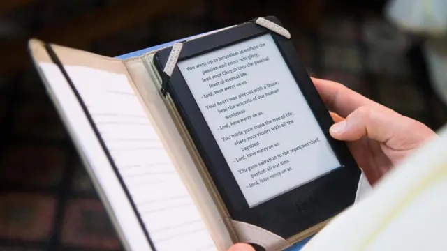 Біблія в планшеті