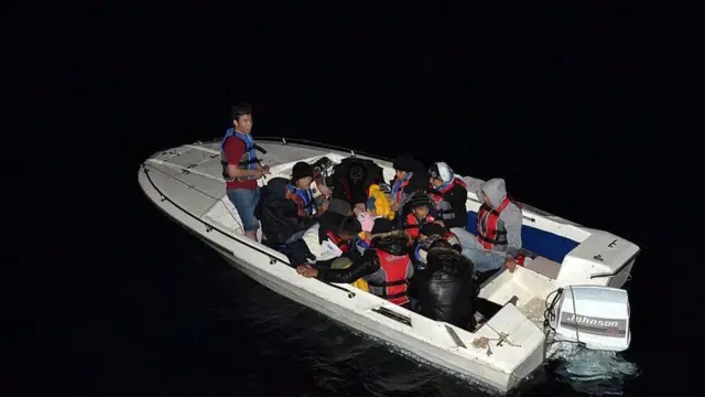 তুরস্ক থেকে এধরনের ছোট নৌকায় ভূমধ্যসাগর পাড়ি দেয়া হয়।