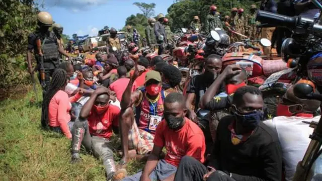 Abarekuwe bari mu bantu 49 bafatiwe mu bumanuko bwa Uganda