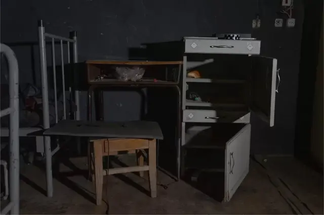 یک فنجان چای و نانی نیمهخورده که در پاسگاهی متعلق به نیروهای ارمنی رها شده است