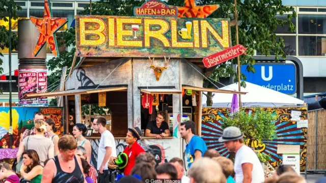 یوله لو، دانشجوی ۲۴ ساله در برلین، می‌گوید که وقایع کمنیتس یادآور تلخ این نکته بود که آلمان به اندازه کافی از تاریخ خود درس نگرفته است