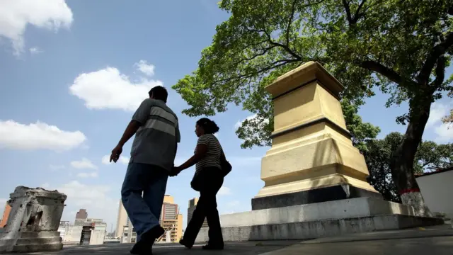 Pedestal en el que estaba otra estatua de Colón