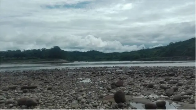 ကချင်လူမျိုးတွေရဲ့သမိုင်းဝင်ယဉ်ကျေးမှူတွေ စတင်ရာ တန်ဖရဲရွာဟာ မြစ်ဆုံအနီးတစ်မိုင်ခန့်အကွာမှာရှိပါတယ်