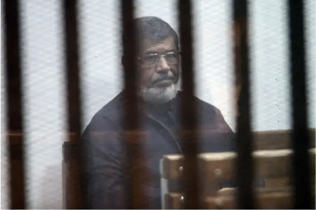 CAIRO, EGYPT - FEBRUARY 26: Egypts ousted President Mohamed Morsi attends a trial session over the Wadi el-Natrun prison case at Cairo Police Academy in Egypt on February 26, 2017. (Photo by Moustafa El Shemy/Anadolu Agency/Getty Images)