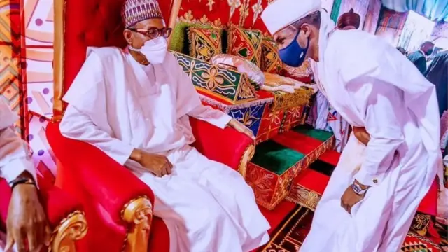 Yusuf n ki baba rẹ Aarẹ Buhari nibi ayẹyẹ igbeyawo rẹ