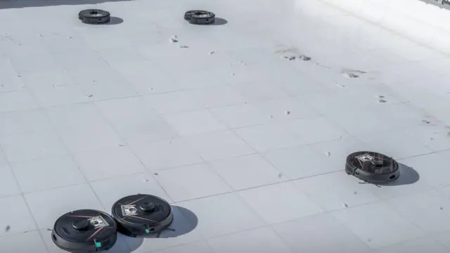 مكانس الذكاء الاصطناعي على سطح الكعبة