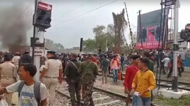 तरुणांचं आंदोलन