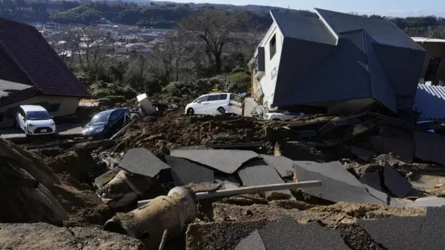 金沢市内でも道路や家屋が破壊された（2日、金沢市）