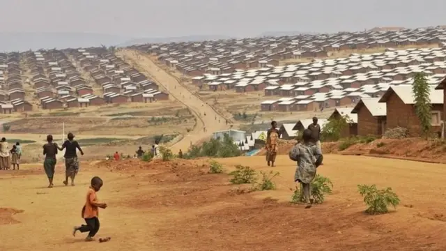 Kuna wakimbizi takriban 60,000 wa Burundi nchini Rwanda, kulingana naShirika la wakimbizi la Umoja wa Mataifa -UNHCR