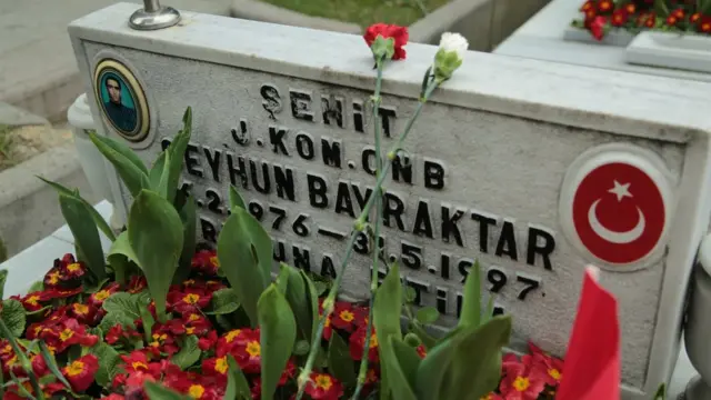 Ceyhun Bayraktar'ın mezarı