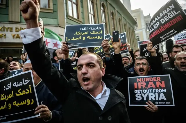 علی شمخانی درباره تظاهرات اخیر در برابر سفارت و کنسولگری ایران در ترکیه گفت که در این "حرکت‌های حساب شده" مجاهیدن خلق نقش داشته اند