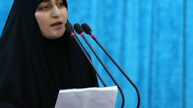 সোলেইমানির শেষকৃত্বে বক্তব্য রাখেন তার মেয়ে জয়নাব সোলেইমানি