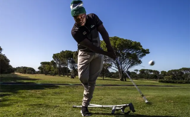 Shi kuwa Simo Mdudu mai kafa daya na wasan golf ne a ranar Cape Town a ranar Talata 18 ga watan Fabrairun 2020.