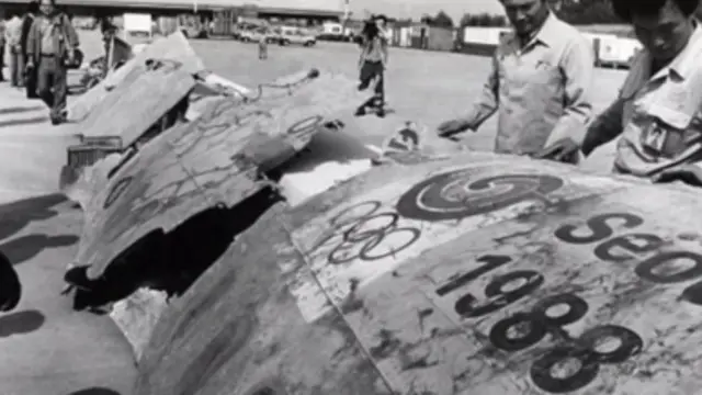 Pedaços do avião que explodiu em 1987