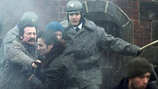 والسا، مرد امید