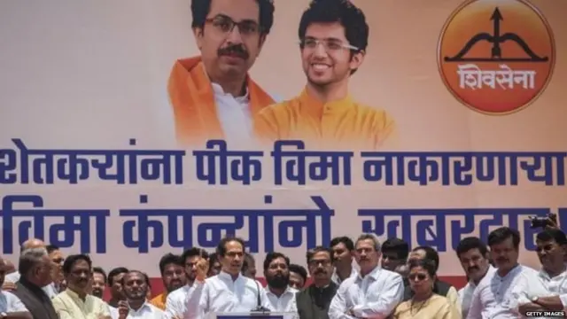 शेतकऱ्यांना पीक विमा त्वरित मिळावा, यासाठी शिवसेनेनं मोर्चा काढला होता.