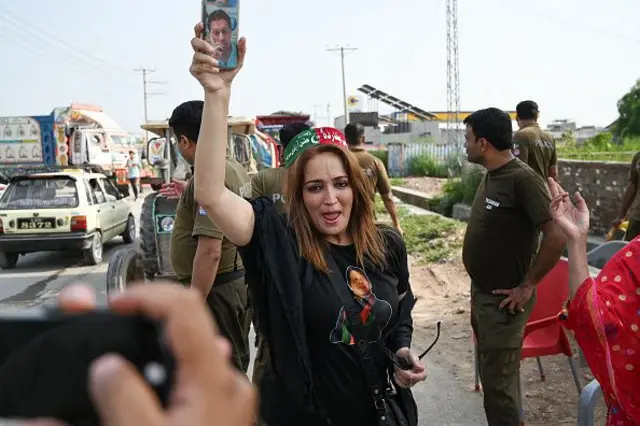 پی ٹی آئی کارکنان