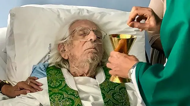 Primera misa de Ernesto Cardenal después del perdón papal