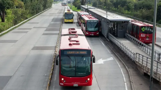 Transporte en Colombia con el mensaje: Lávate las manos