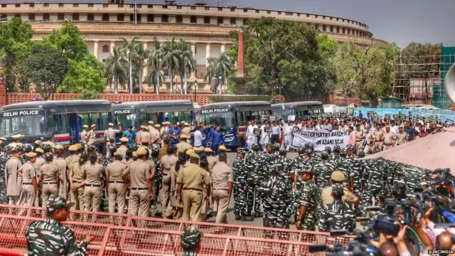 विपक्ष का मार्च