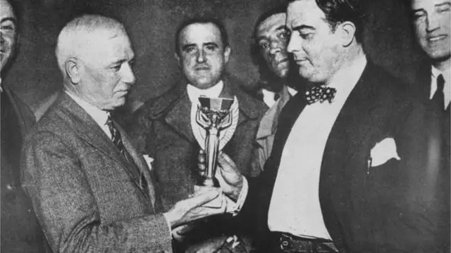 Uruguay ń gba ife ẹ̀yẹ akọ́kọ́ lágbáyé