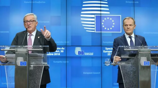 AB Konseyi Başkanı Donald Tusk, Avrupa Komisyonu Başkanı Jean-Claude Junker