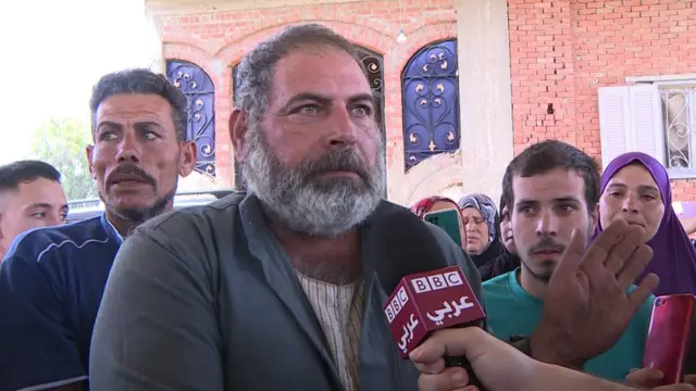 أهالي مفقودين على متن القارب الغارق