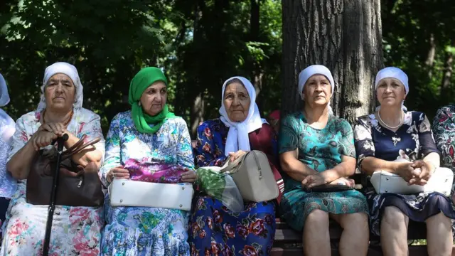 Пенсионерки на лавочке