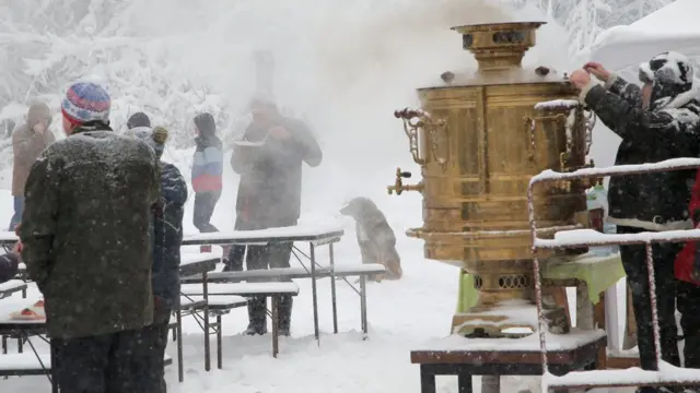 Otu nwoke na-ere tii na-ọsọ sunoo na Khimki, Moscow 4/2/2018