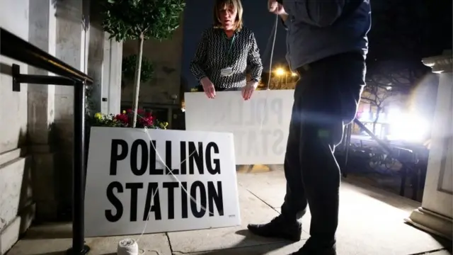 Ebe a na-eme ntuliaka